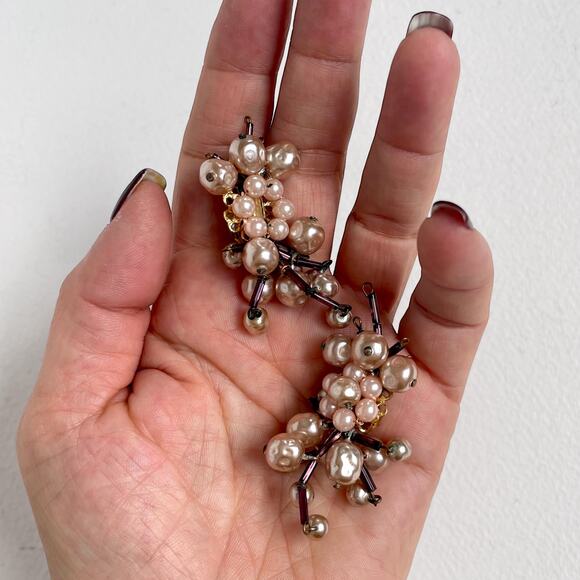 VTG 60s Pink Pearl Cha Cha Cluster Earrings Clip-On BarbieCore MCM Mid-Century - Picture 2 of 6